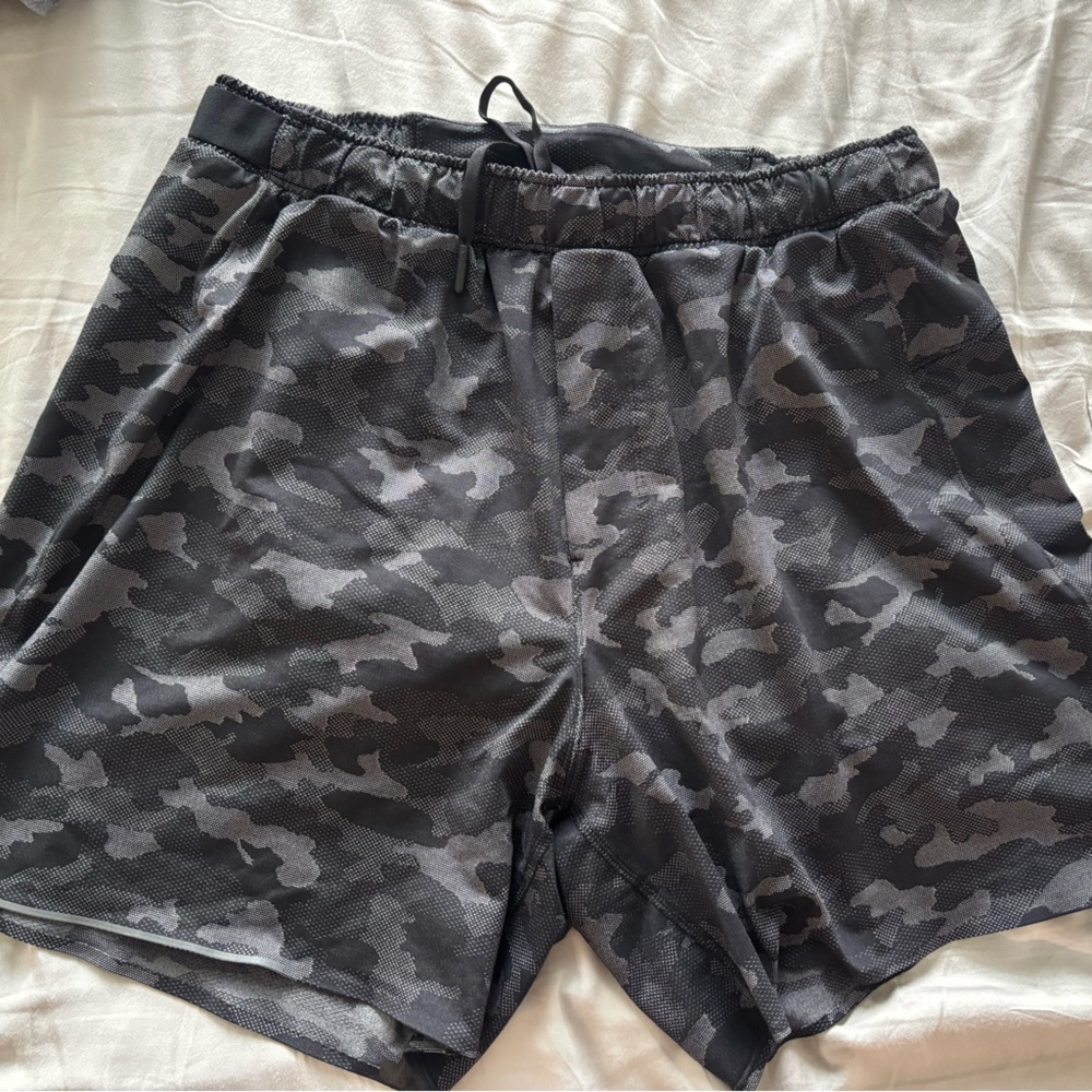 Lululemon Surge Short Black Camo 6 inch